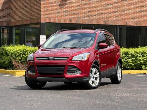 Ruby Red Metallic Tinted Clearcoat 2016 Ford Escape SE