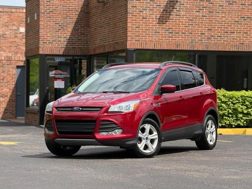 Ruby Red Metallic Tinted Clearcoat 2016 Ford Escape SE