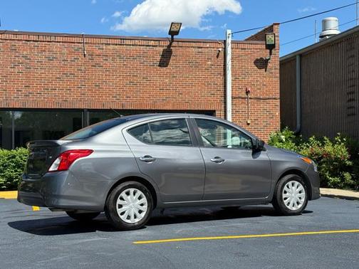 Gun Metallic 2017 Nissan Versa 1.6 SV