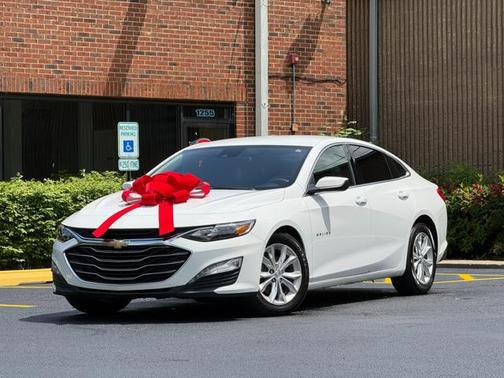 Summit White 2023 Chevrolet Malibu FWD 1LT