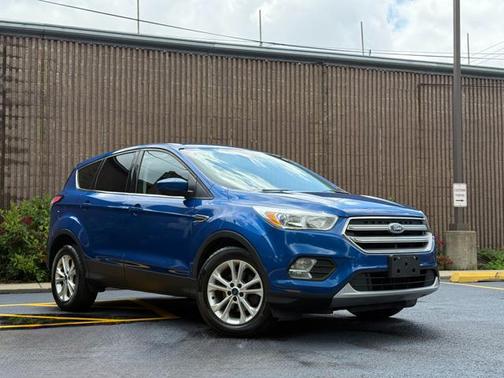 Lightning Blue Metallic 2017 Ford Escape SE