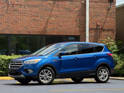 Lightning Blue Metallic 2017 Ford Escape SE