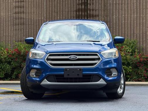 Lightning Blue Metallic 2017 Ford Escape SE