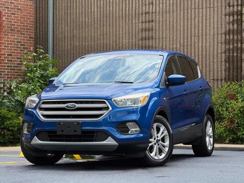 Lightning Blue Metallic 2017 Ford Escape SE