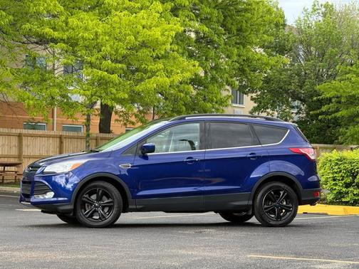 Deep Impact Blue 2016 Ford Escape SE