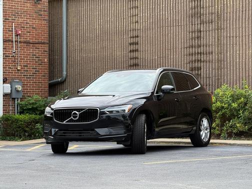Onyx Black Metallic 2019 Volvo XC60 T5 Momentum