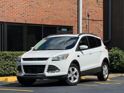 Ruby Red Metallic Tinted Clearcoat 2016 Ford Escape SE