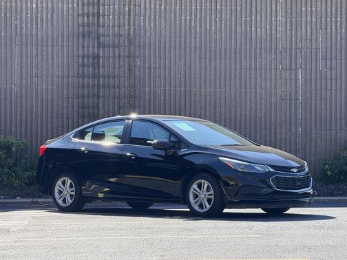 Mosaic Black Metallic 2017 Chevrolet Cruze LT