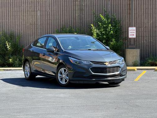 Gray 2017 Chevrolet Cruze LT