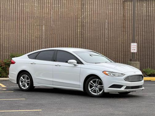 White 2018 Ford Fusion SE