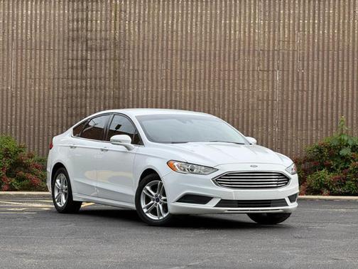 White 2018 Ford Fusion SE