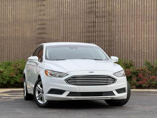 White 2018 Ford Fusion SE