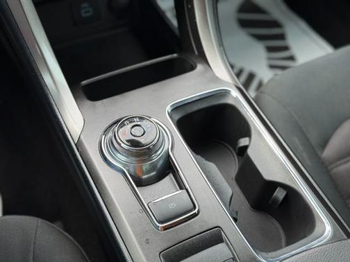White 2018 Ford Fusion SE