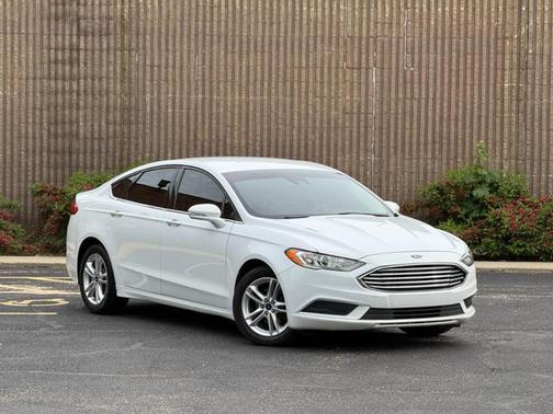 White 2018 Ford Fusion SE