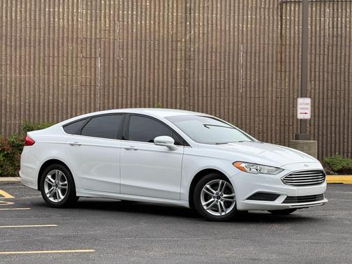 White 2018 Ford Fusion SE