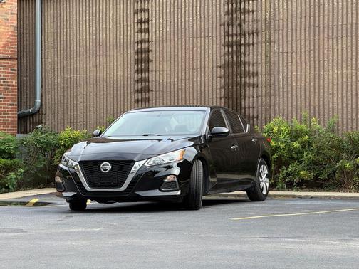 Super Black 2020 Nissan Altima S FWD