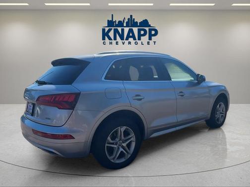Florett Silver Metallic 2019 Audi Q5 2.0T Premium