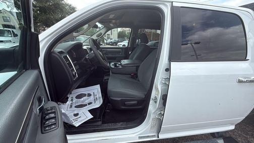 Bright White Clearcoat 2018 RAM 3500 SLT