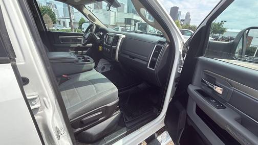 Bright White Clearcoat 2018 RAM 3500 SLT