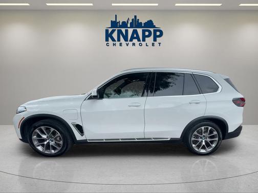 Alpine White 2025 BMW X5 PHEV xDrive50e