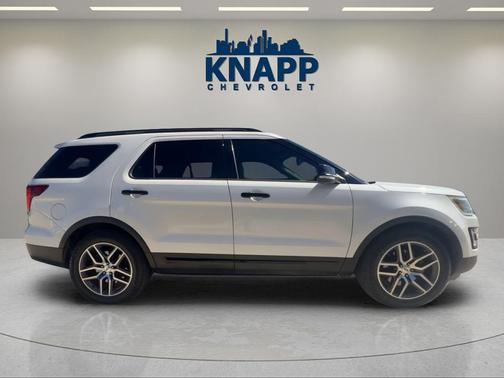 White Platinum Clearcoat Metallic 2017 Ford Explorer sport