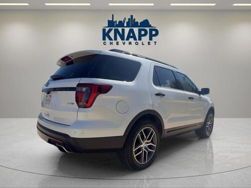 White Platinum Clearcoat Metallic 2017 Ford Explorer sport