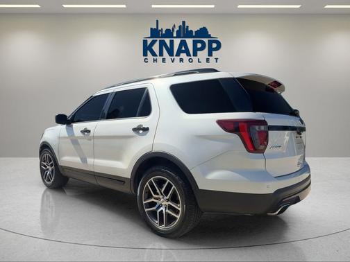 White Platinum Clearcoat Metallic 2017 Ford Explorer sport