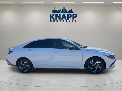 White 2025 Hyundai ELANTRA SEL Sport