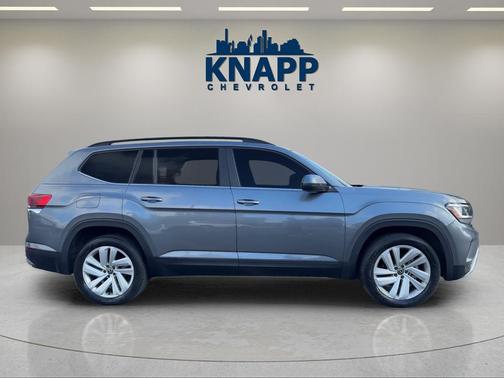 Platinum Gray Metallic 2021 Volkswagen Atlas 3.6 V6 SE w/ Technology