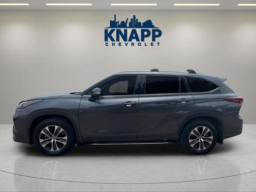 Magnetic Gray Metallic 2020 Toyota Highlander XLE
