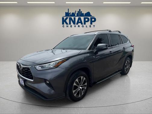 Magnetic Gray Metallic 2020 Toyota Highlander XLE