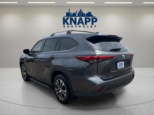 Magnetic Gray Metallic 2020 Toyota Highlander XLE