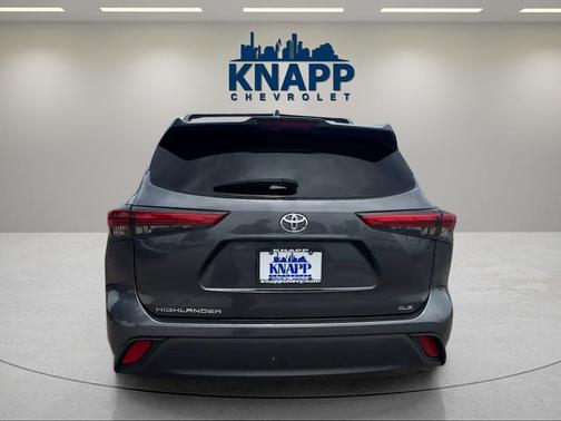 Magnetic Gray Metallic 2020 Toyota Highlander XLE