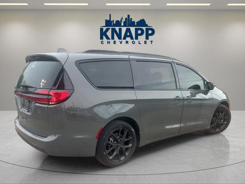 2021 Chrysler Pacifica Touring-L