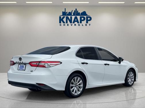Super White 2018 Toyota Camry LE