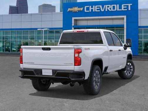 Summit White 2026 Chevrolet Silverado 2500 Custom