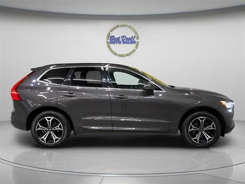 2022 Volvo XC60 T8 Momentum