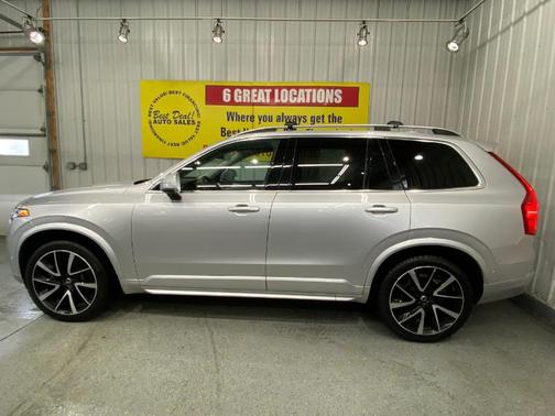 2018 Volvo XC90 T6 Momentum
