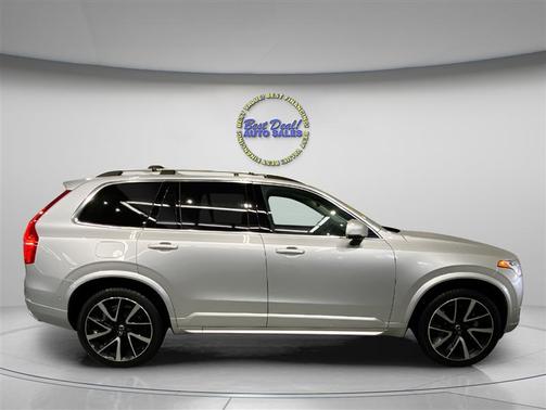 2018 Volvo XC90 T6 Momentum