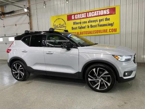 Glacier Silver Metallic 2021 Volvo XC40 T5 R-Design