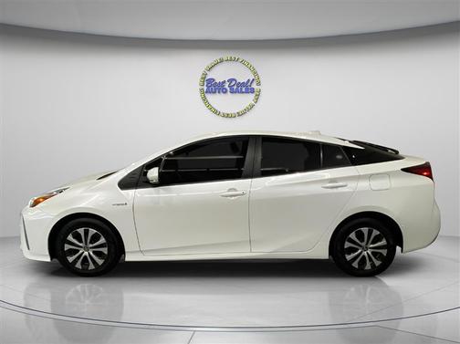 2022 Toyota Prius LE