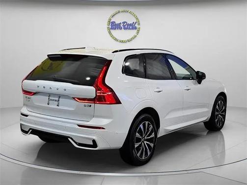 2023 Volvo XC60 B5 Plus Dark Theme