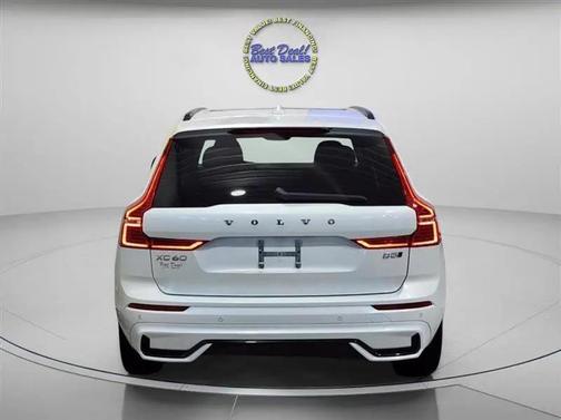 2023 Volvo XC60 B5 Plus Dark Theme