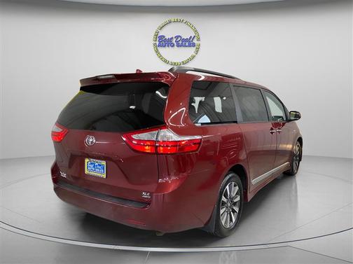 2019 Toyota Sienna XLE