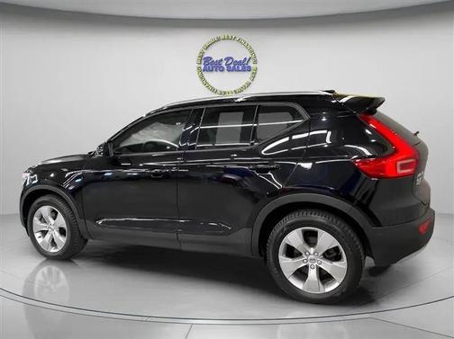 2022 Volvo XC40 T5 Momentum