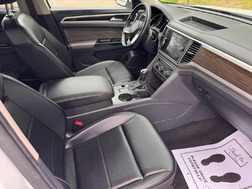 Pure White 2021 Volkswagen Atlas 3.6L SE w/Technology