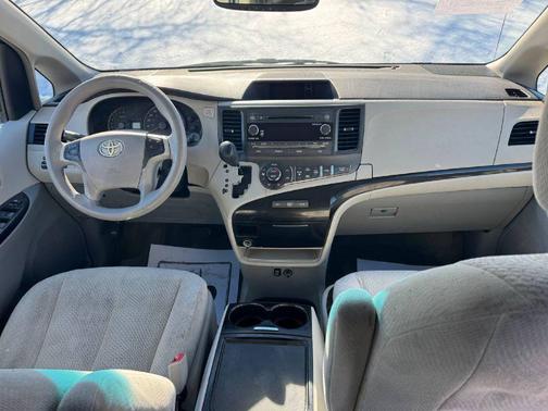 2014 Toyota Sienna LE