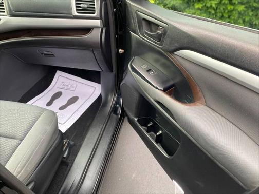 2015 Toyota Highlander LE