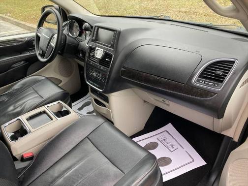 2014 Chrysler Town & Country Touring-L
