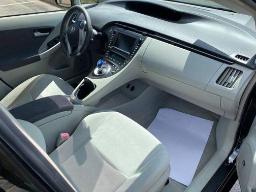 2010 Toyota Prius One